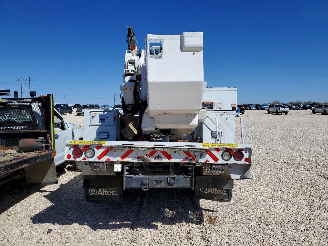 2020 Ford F550 Super Duty Bucket Truck - Фото 6