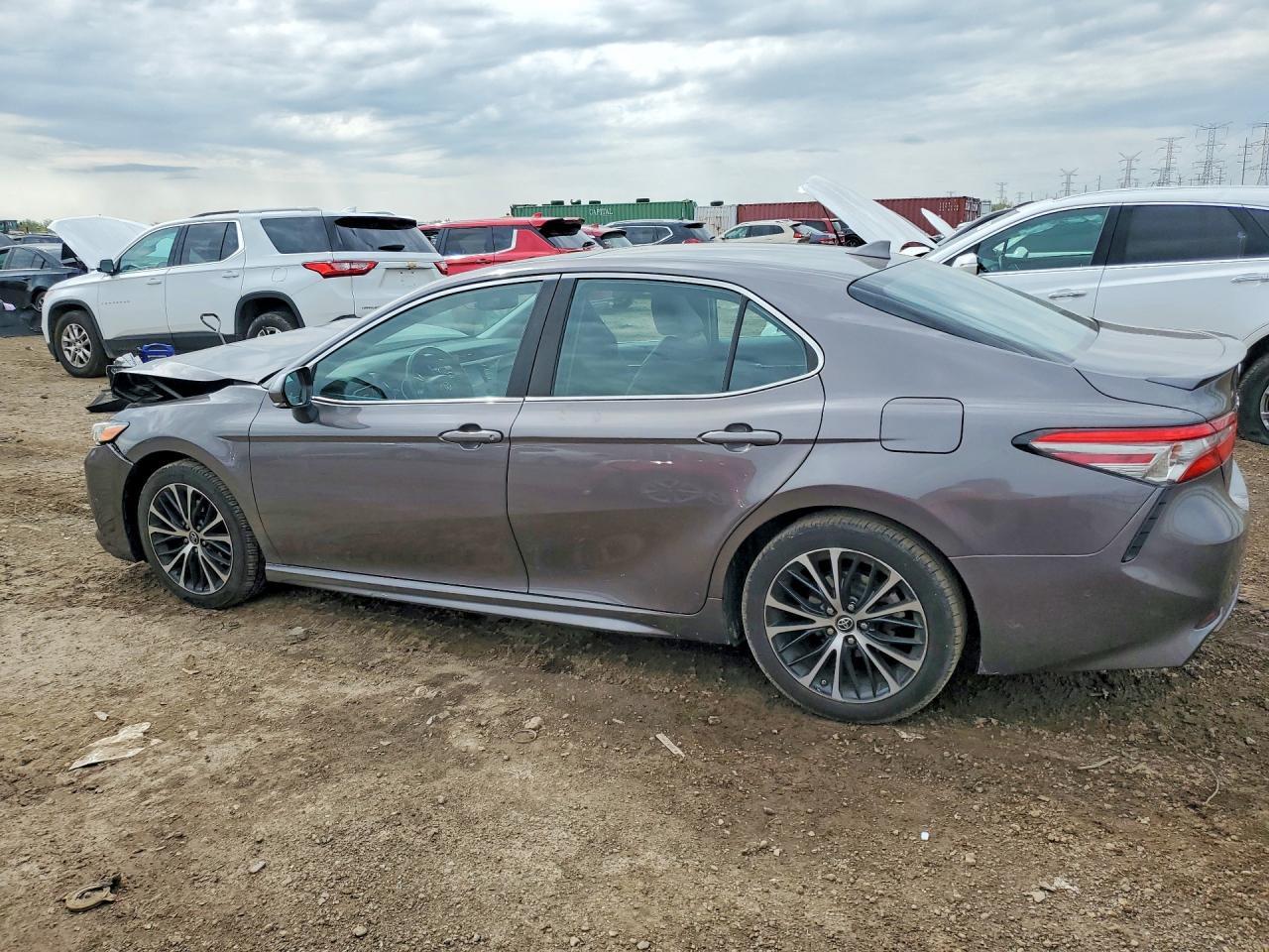 2019 Toyota Camry Se - Фото 2
