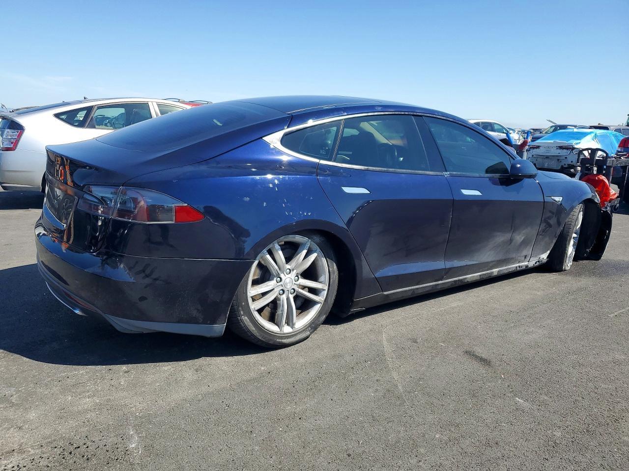 2014 Tesla Model S - Image 3