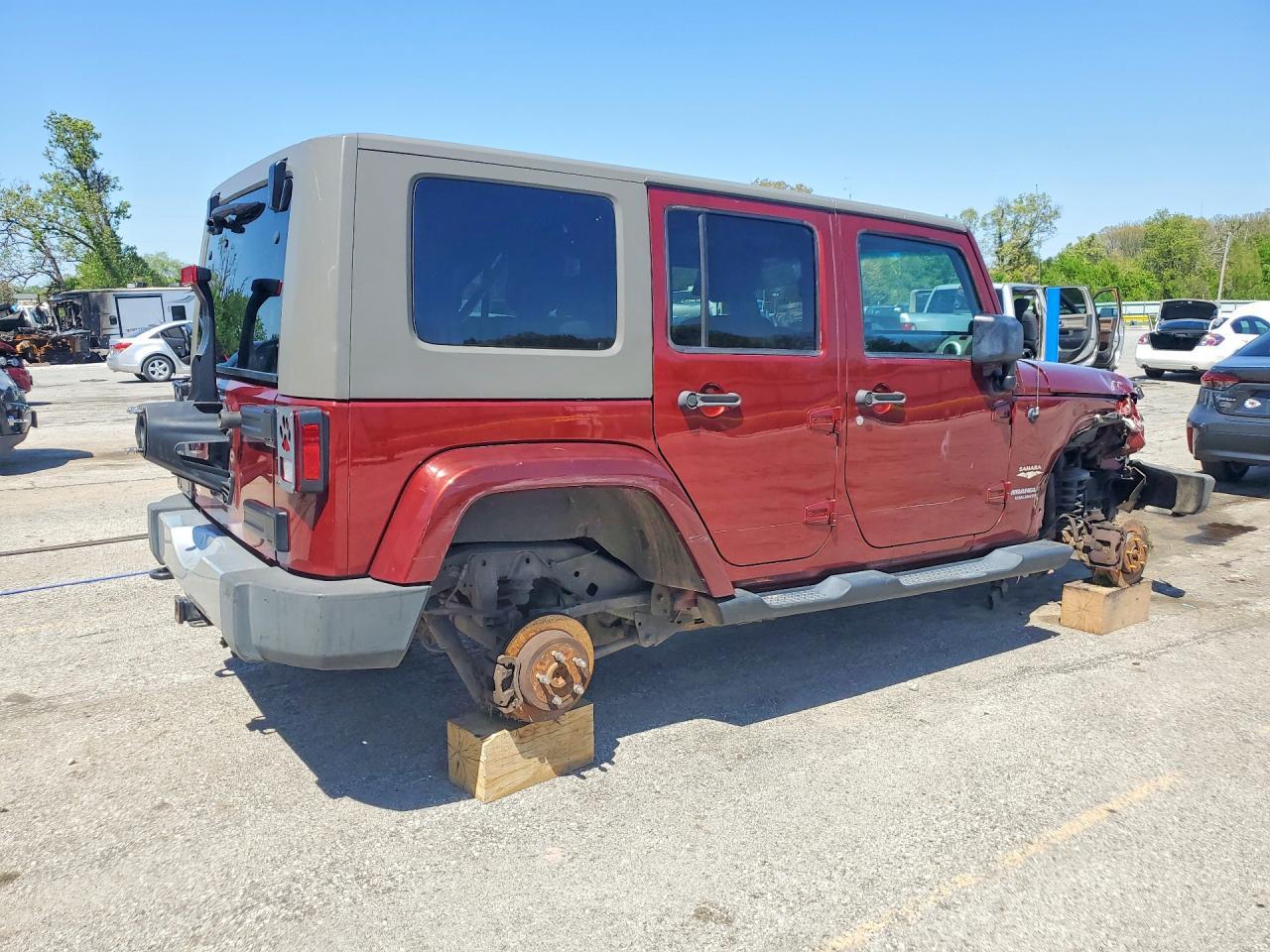 2010 Jeep Wrangler Unlimited Sahara - Image 3
