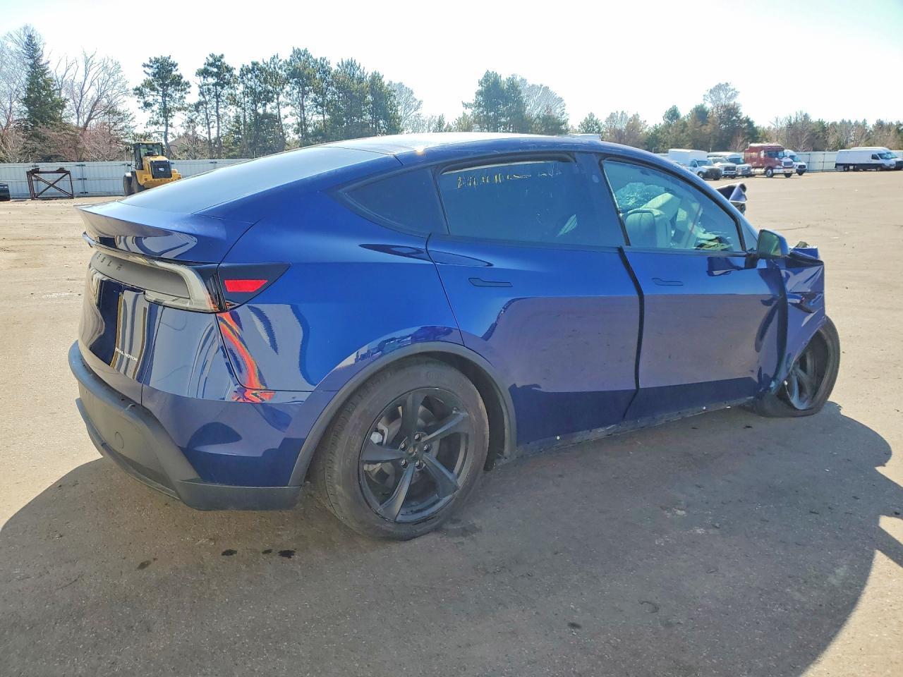 2026 Tesla Model Y - Фото 3