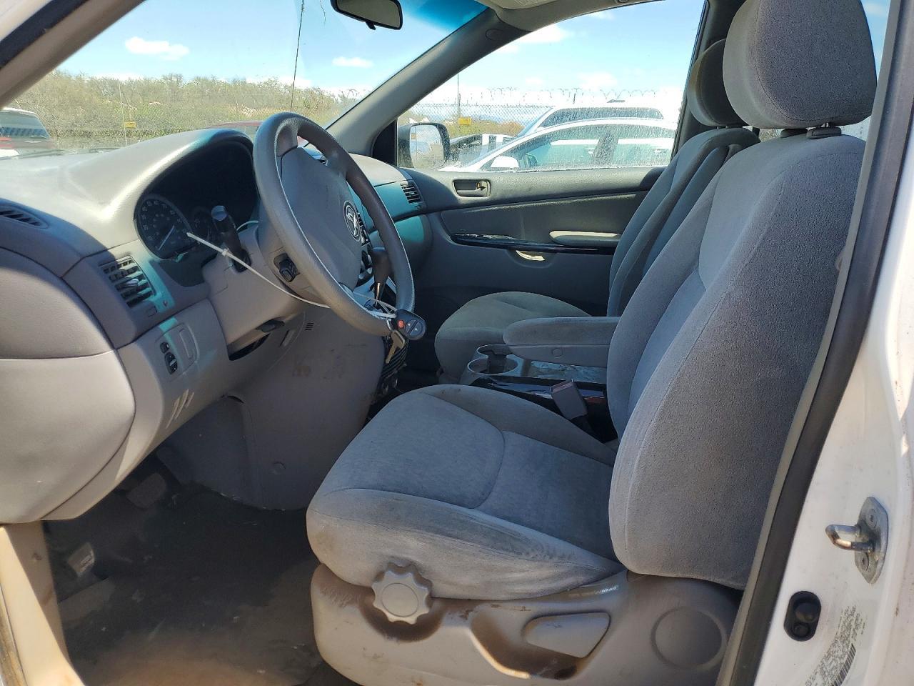 2004 Toyota Sienna Ce 7 Passenger - Image 7