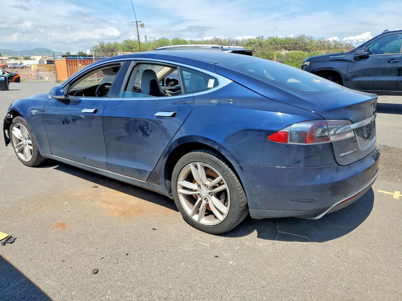 2014 Tesla Model S - Image 2