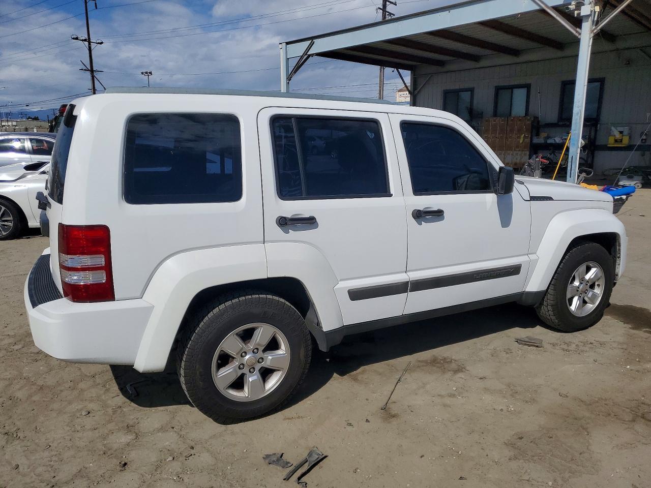 2012 Jeep Liberty - Image 3