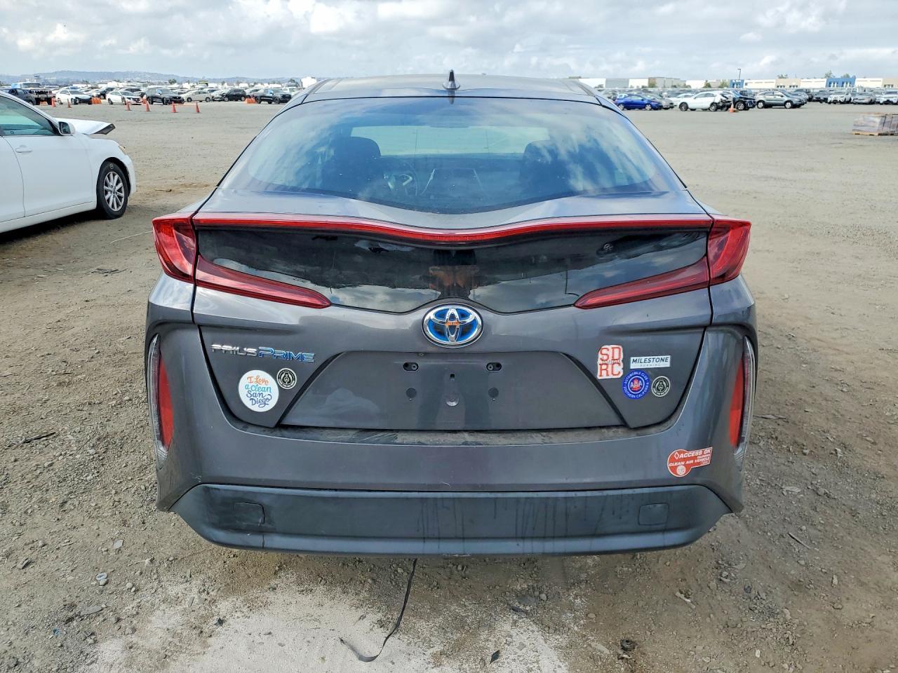 2018 Toyota Prius Prime Plus - Image 6