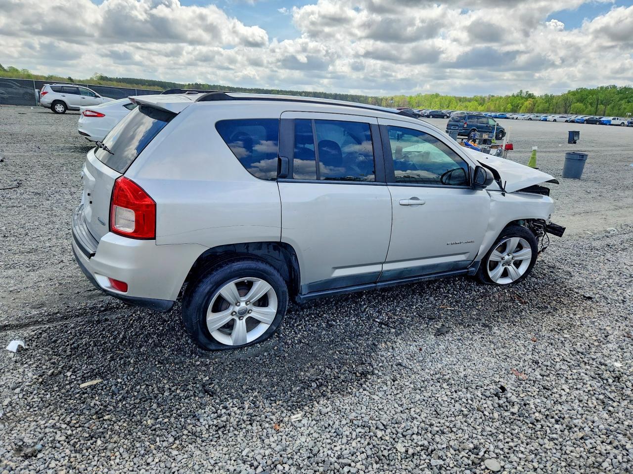 2011 Jeep Compass Sport - Фото 3