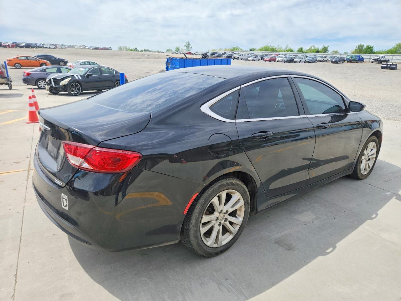 2016 Chrysler 200 Lx - Image 3