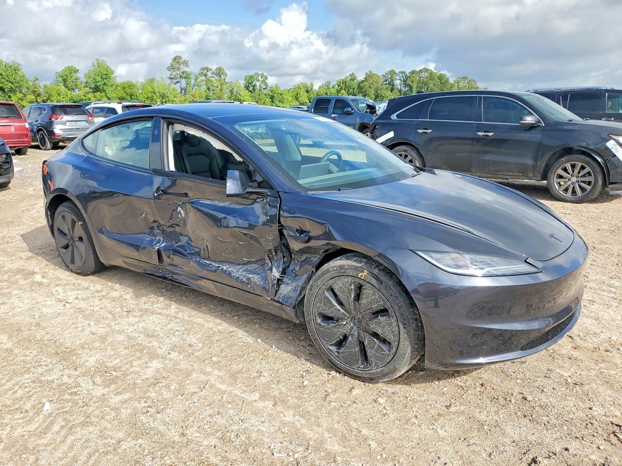 2026 Tesla Model 3 - Фото 4