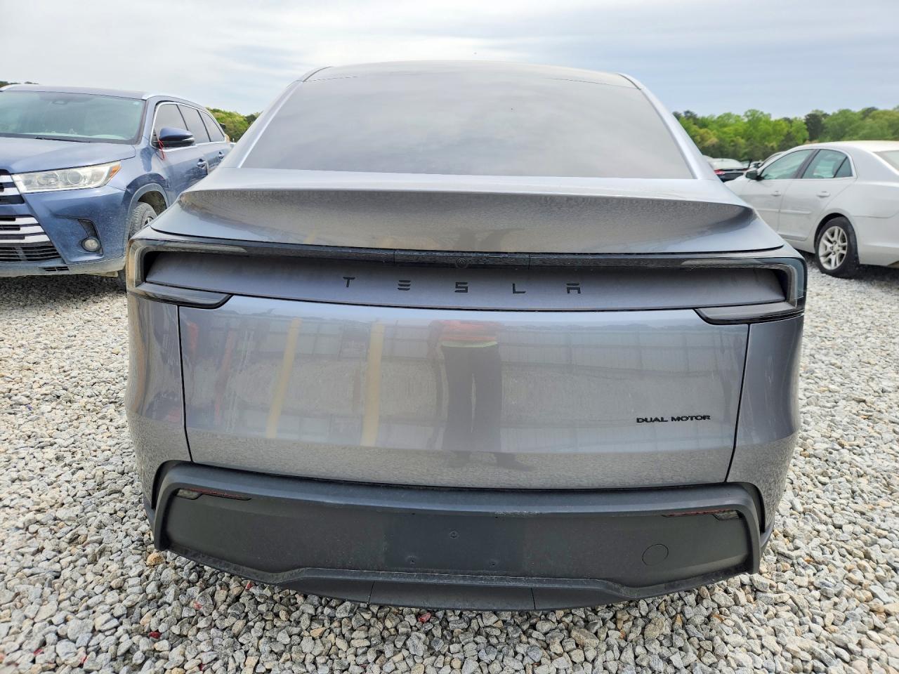 2026 Tesla Model Y - Фото 6