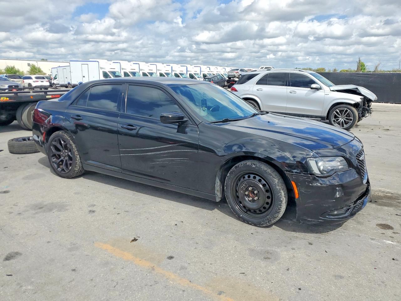 2019 Chrysler 300 S - Фото 4