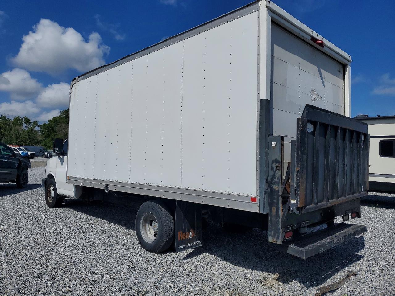 2012 Chevrolet Express G3500 Box Truck - Фото 2