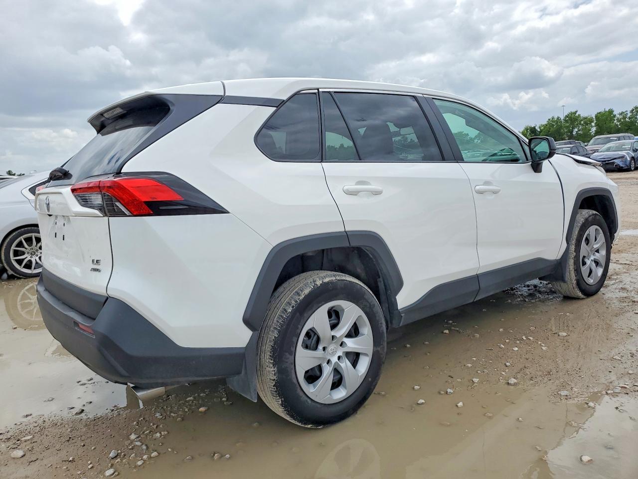 2025 Toyota Rav4 Le - Image 3