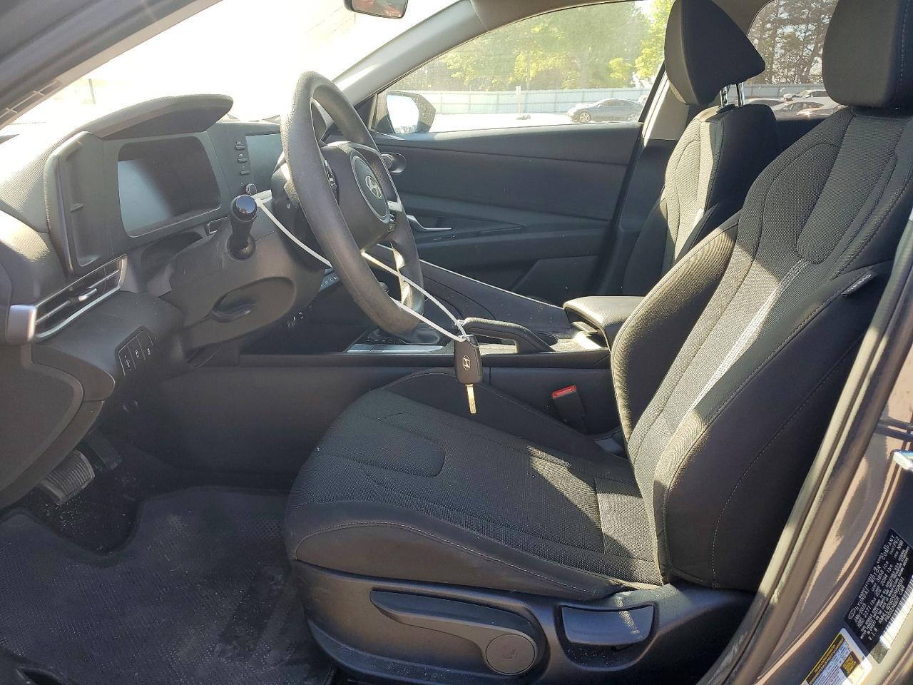 2025 Hyundai Elantra Se - Image 7