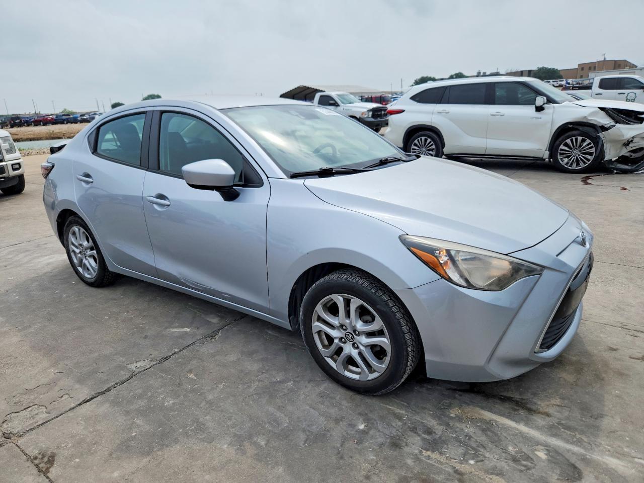 2018 Toyota Yaris Ia Base - Фото 4