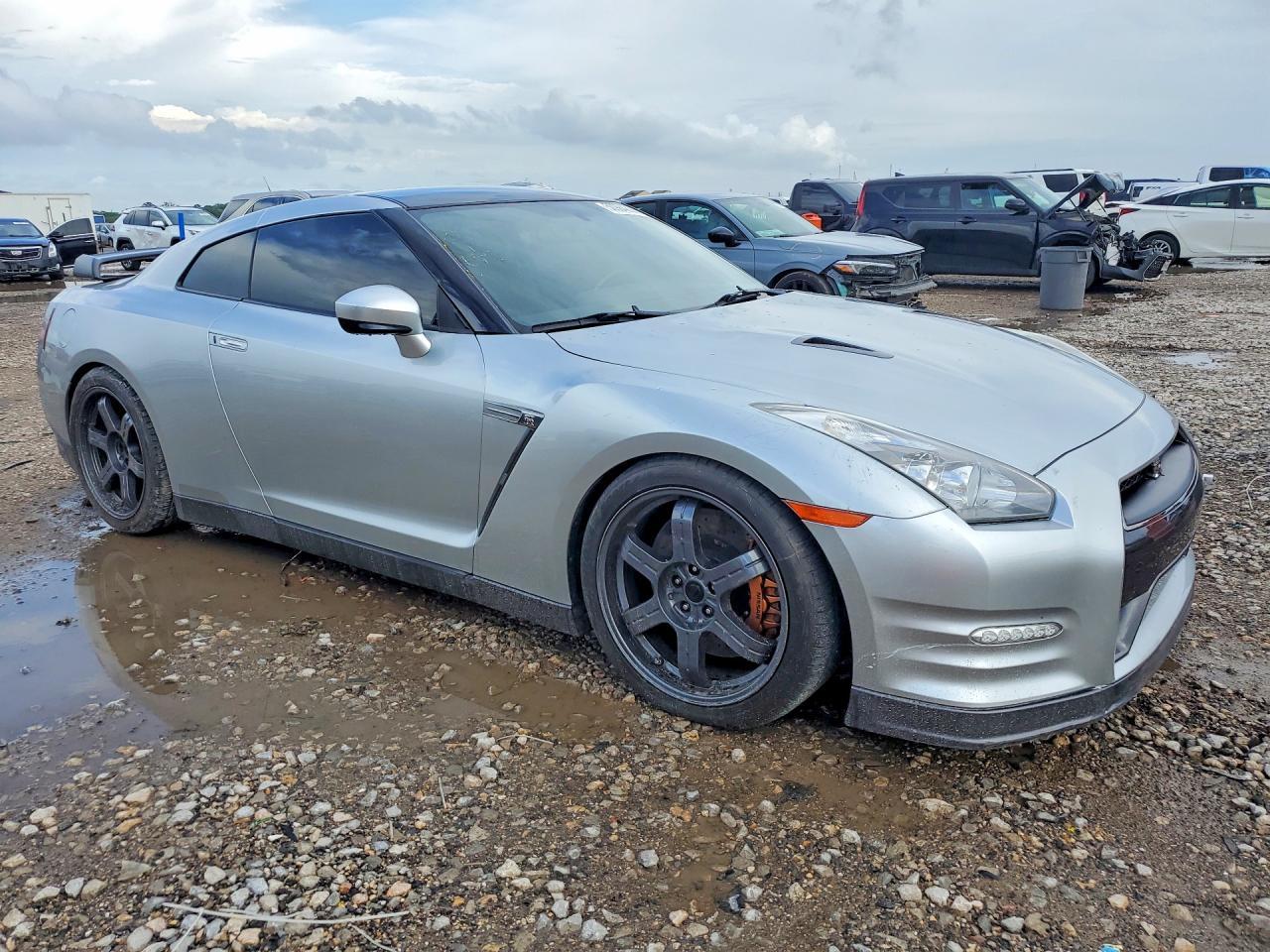2014 Nissan Gt-R Track Edition - Image 4