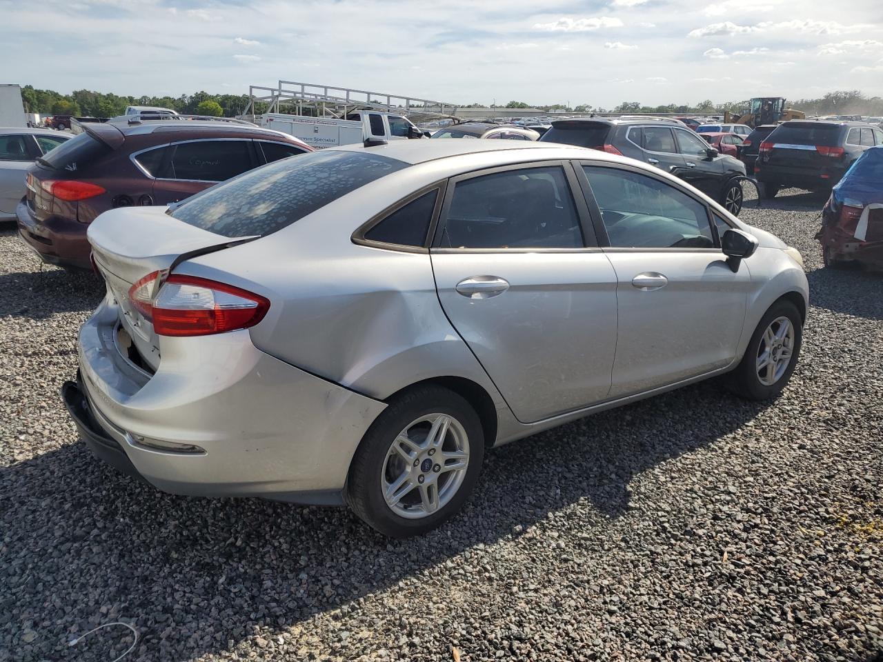 2017 Ford Fiesta Se - Фото 3