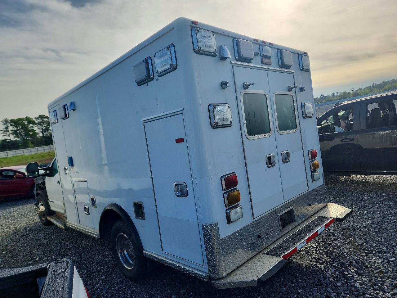 2020 Ford F350 Super - Ambulance - Фото 3