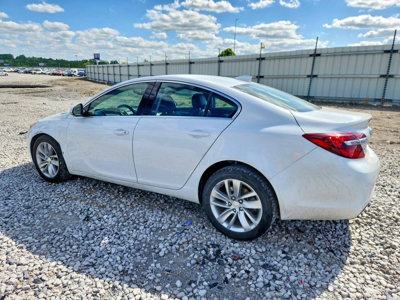 2015 Buick Regal - Image 2