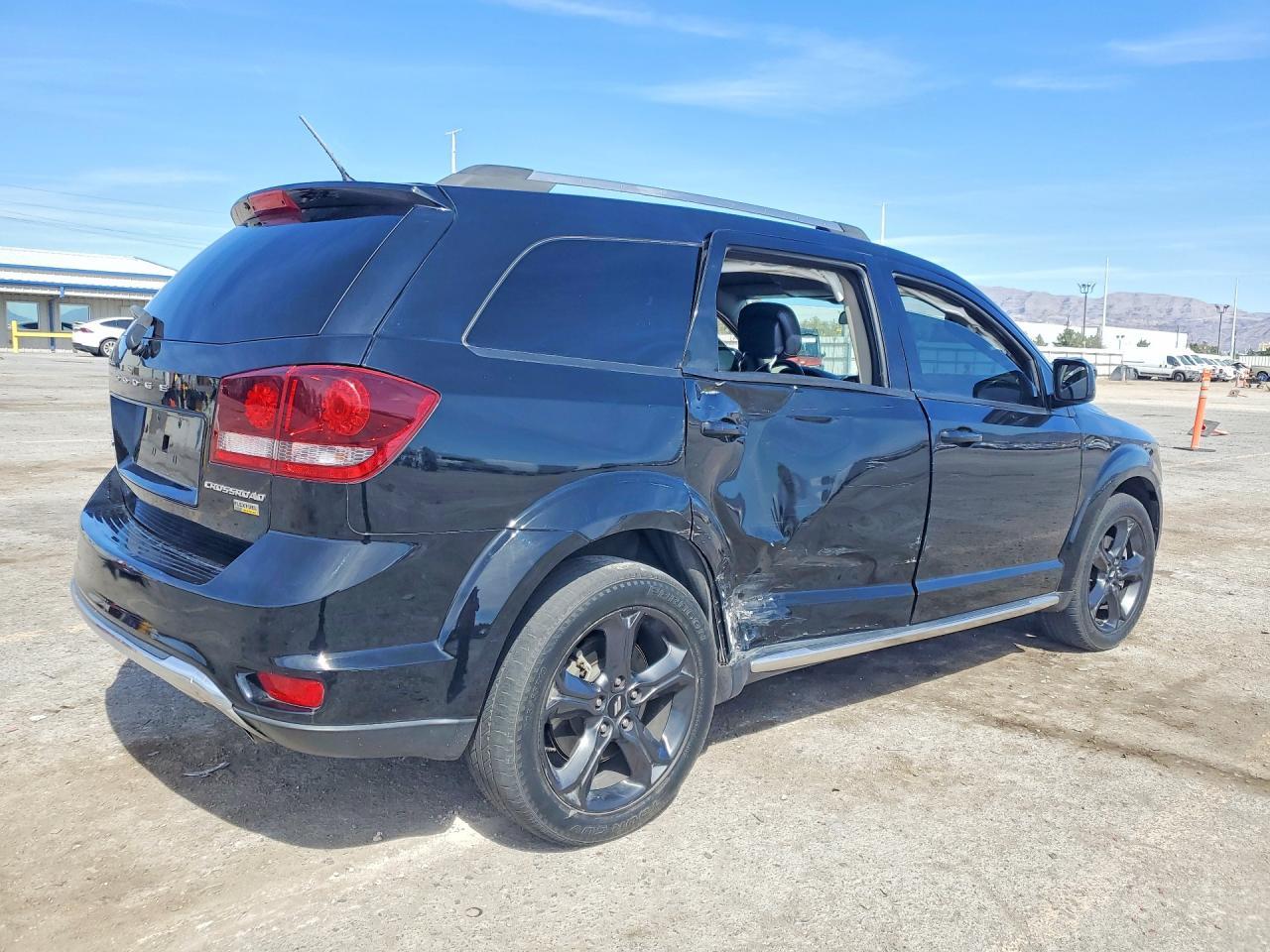 2018 Dodge Journey Crossroad - Image 3