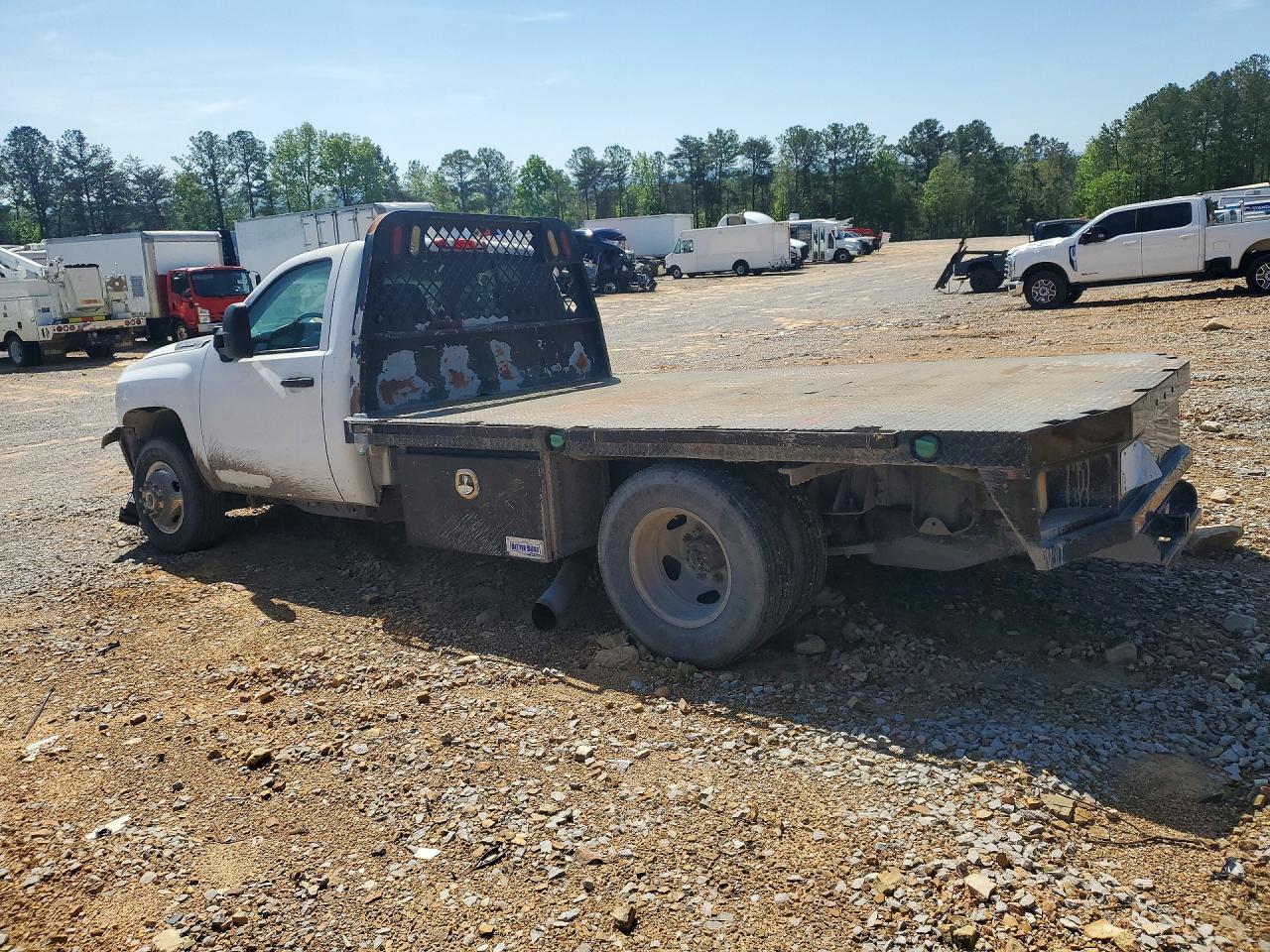 2014 Chevrolet Silverado Flatbed Truck - Фото 2