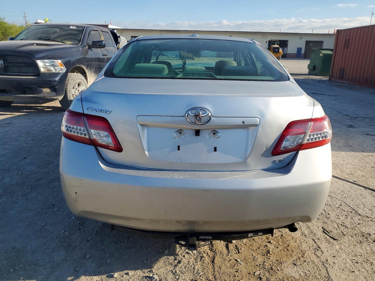 2011 Toyota Camry Le - Image 6