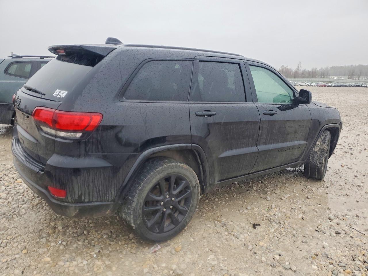 2018 Jeep Grand Cherokee Laredo - Image 3