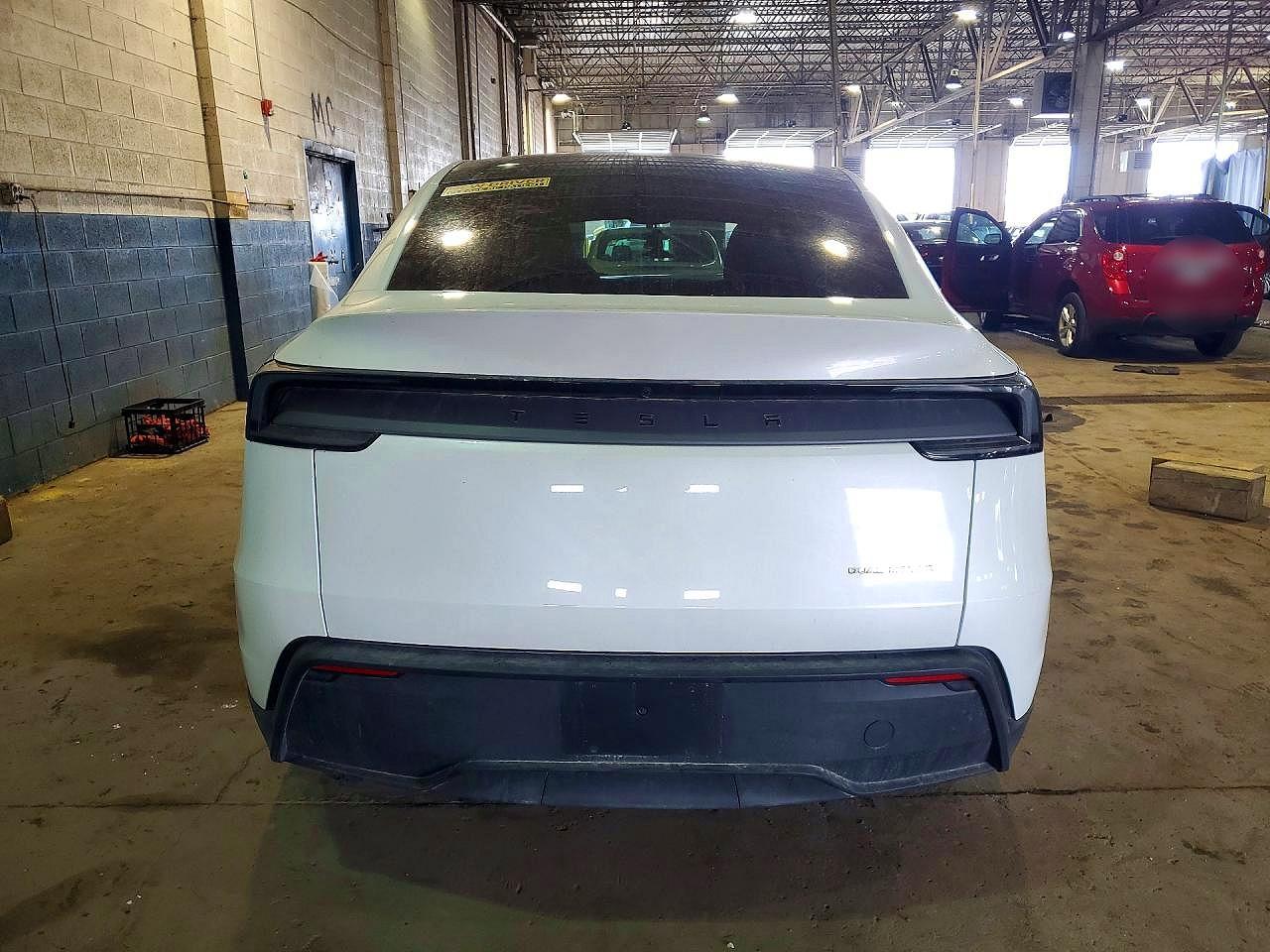 2026 Tesla Model Y - Фото 6