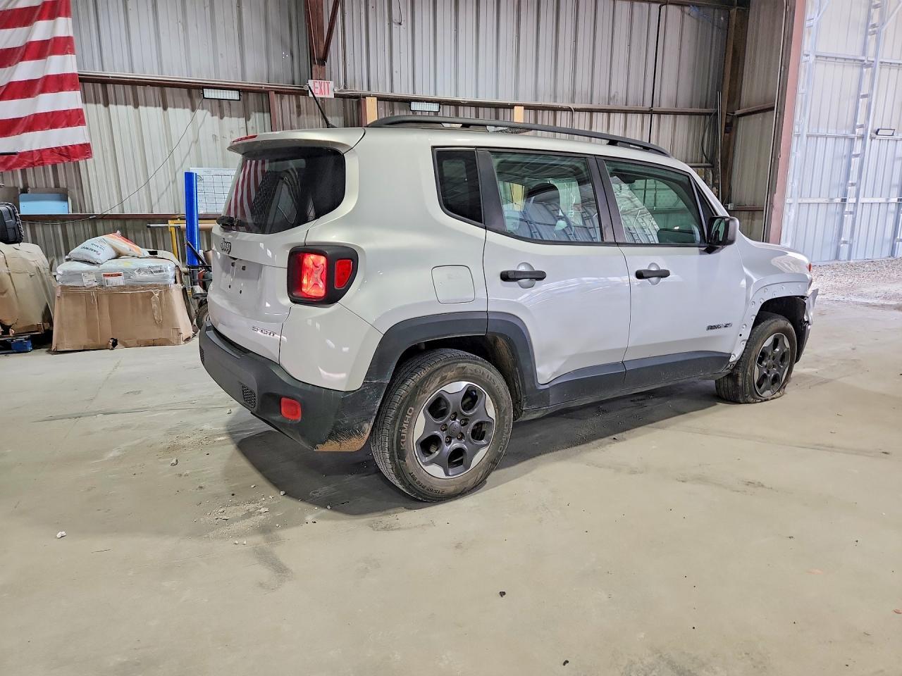 2015 Jeep Renegade Sport - Фото 3