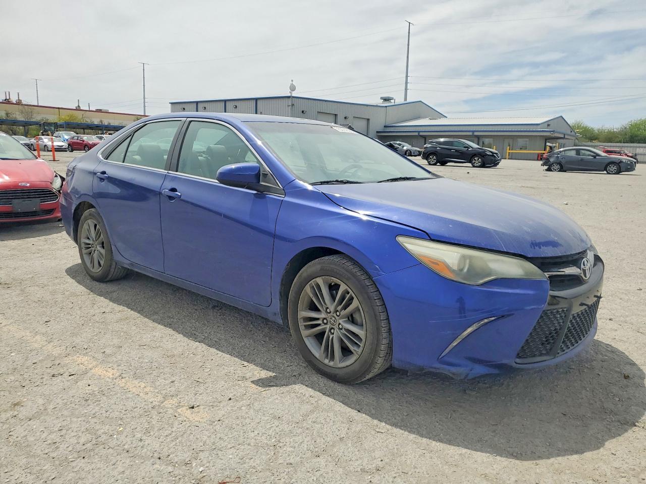 2016 Toyota Camry Le - Фото 4