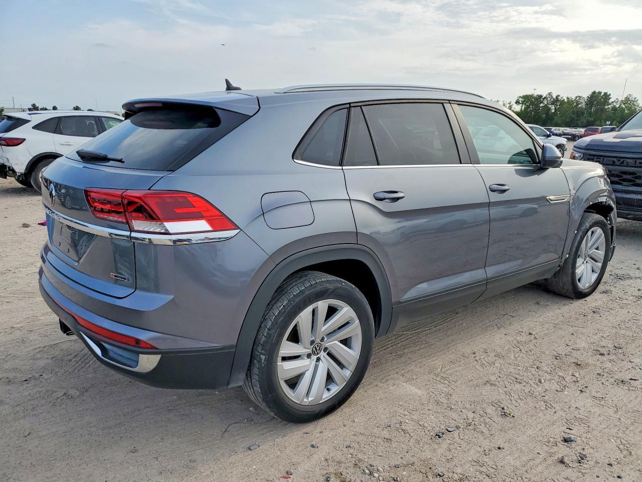 2022 Volkswagen Atlas Cross Sport Se - Фото 3