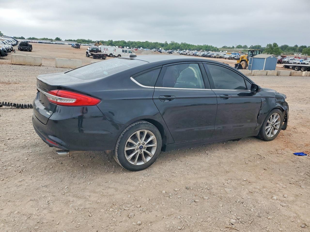 2017 Ford Fusion Se - Фото 3