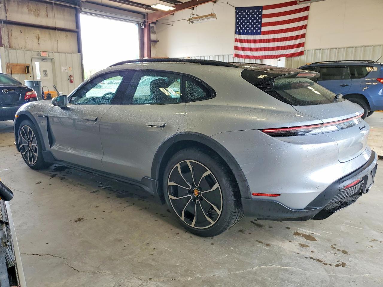 2022 Porsche Taycan Cross Turismo 4 - Image 2