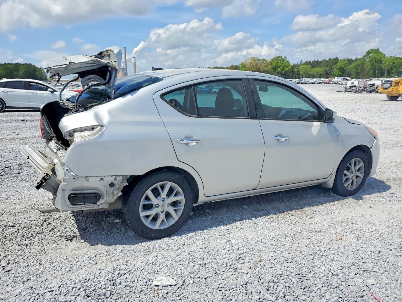 2017 Nissan Versa 1.6 S - Image 3