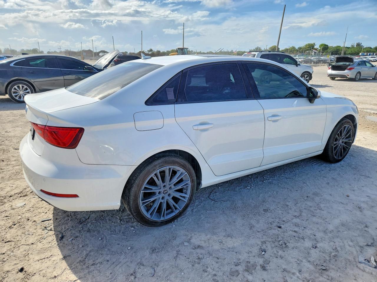 2016 Audi A3 Premium - Фото 3