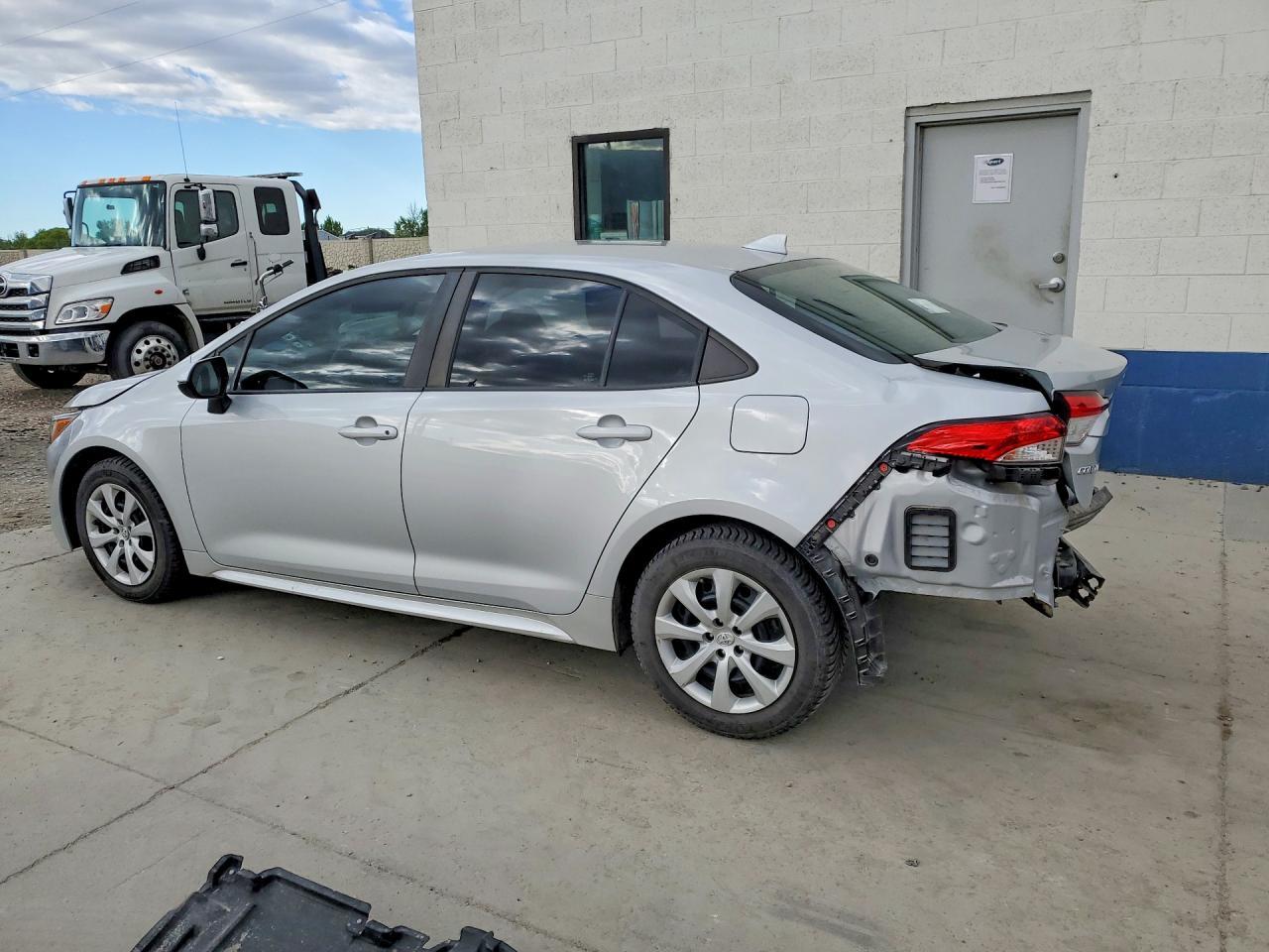 2022 Toyota Corolla Le - Image 2