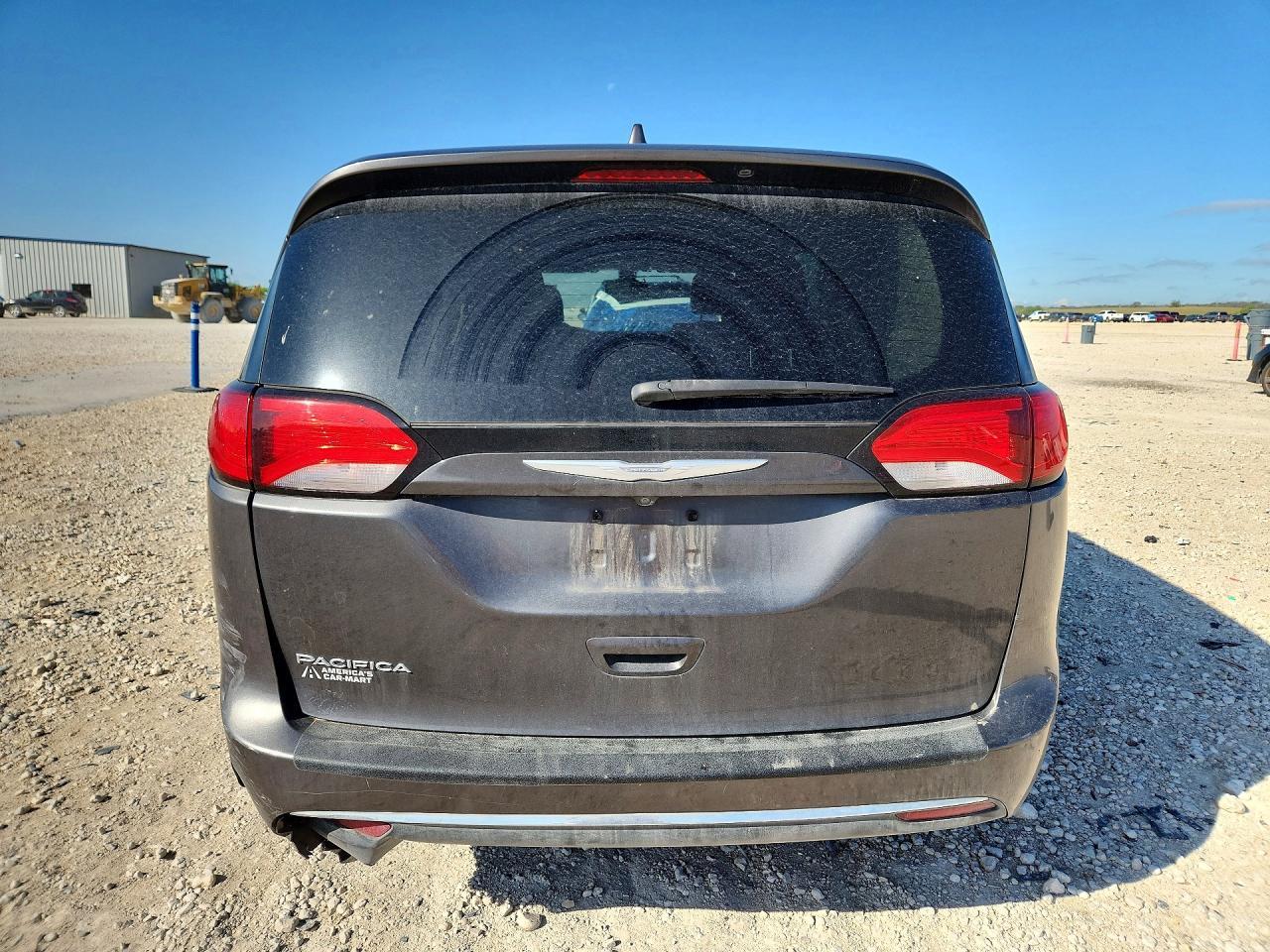 2017 Chrysler Pacifica Touring - Image 6
