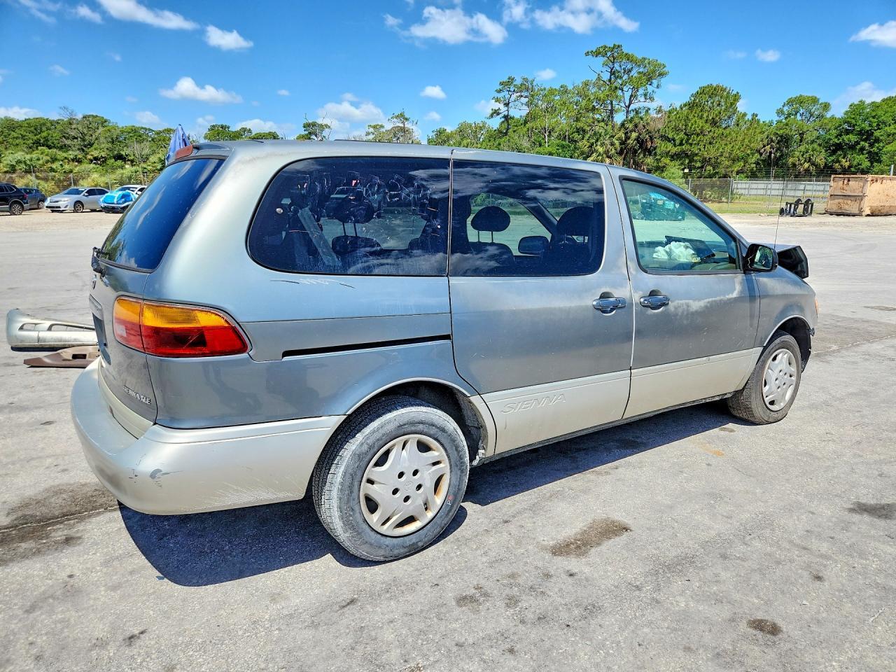 1999 Toyota Sienna Xle - Image 3