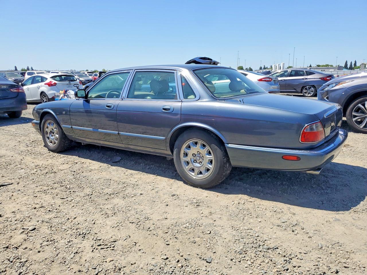 1998 Jaguar Xj8 - Image 2