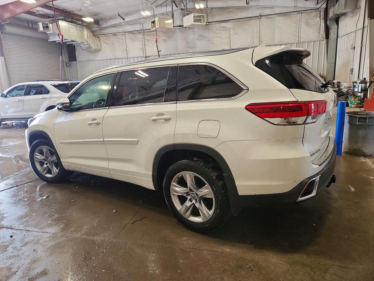 2019 Toyota Highlander Limited - Фото 2