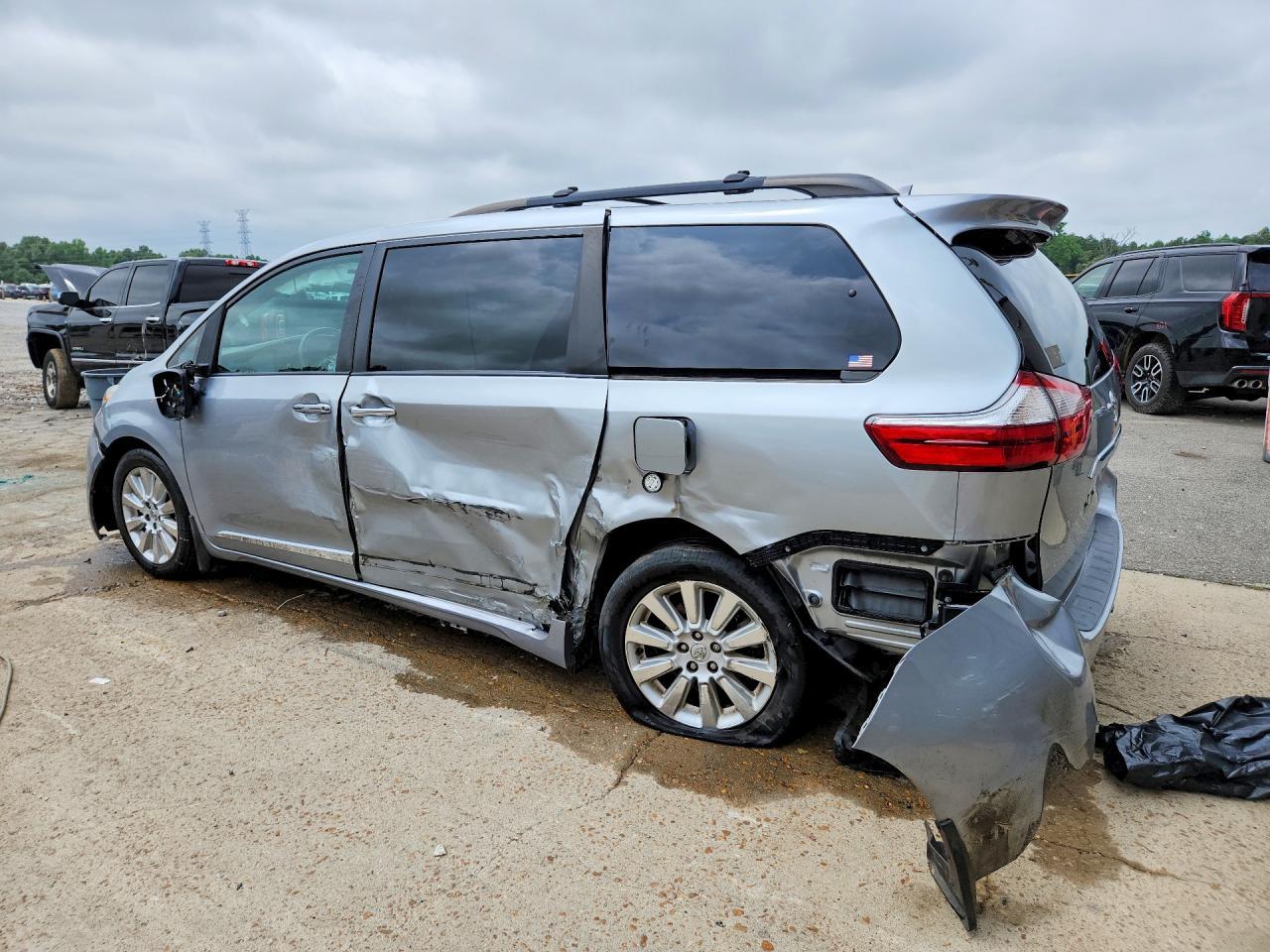 2015 Toyota Sienna Limited Premium 7-Passenger - Фото 2