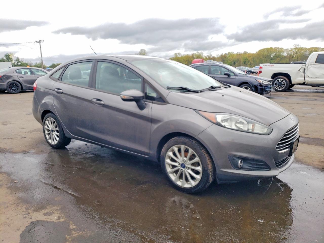 2014 Ford Fiesta Se - Фото 4