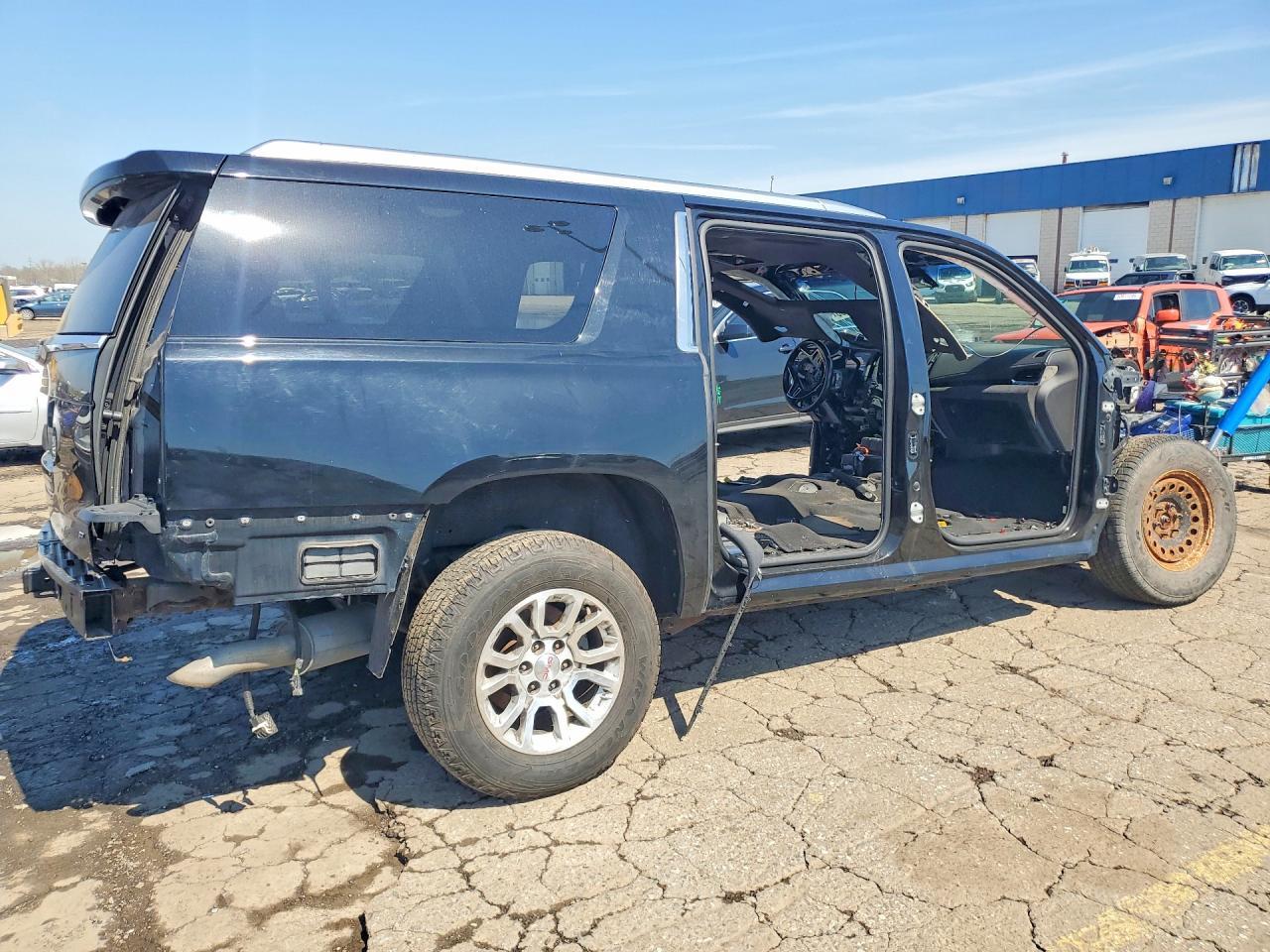 2015 Cadillac Escalade Esv Platinum - Image 3