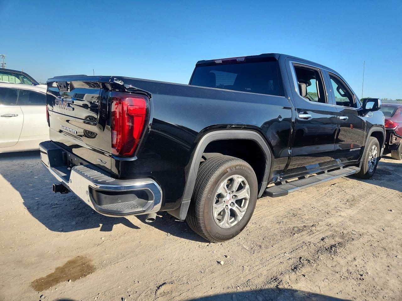 2025 GMC Sierra C1500 Slt - Image 3