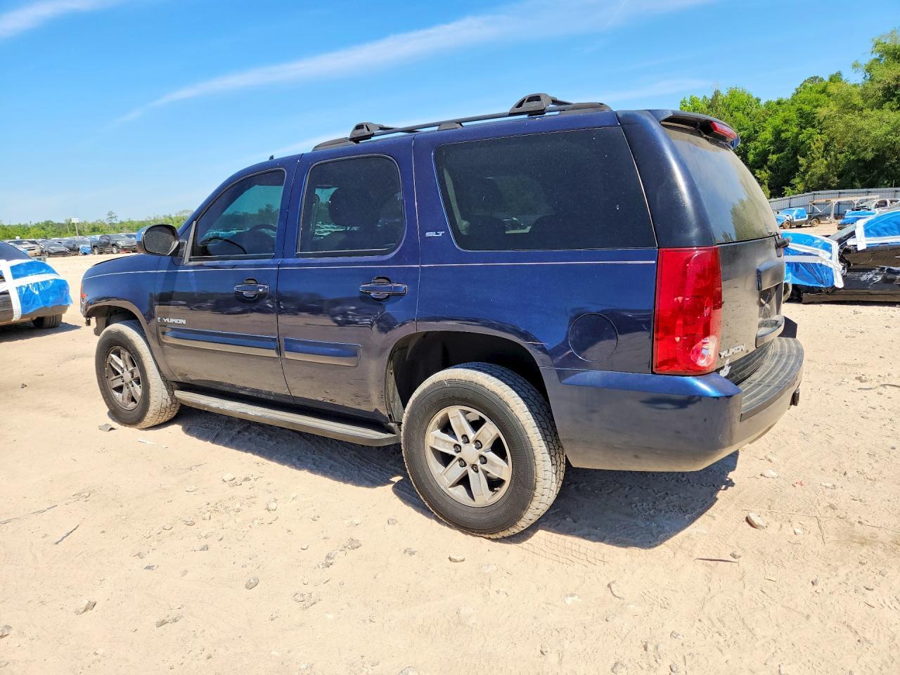 2007 GMC Yukon - Image 2