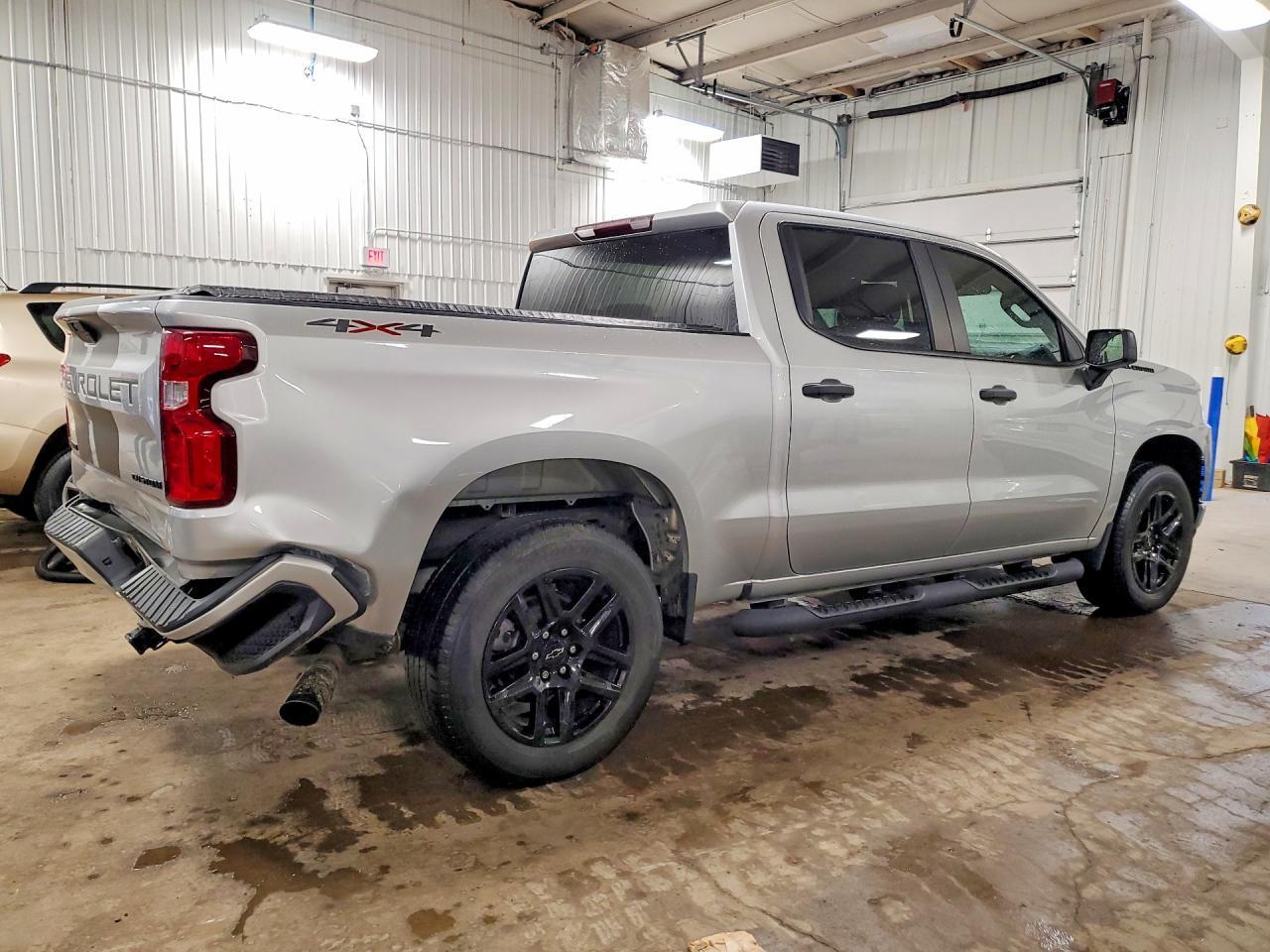 2021 Chevrolet Silverado K1500 Custom - Фото 3