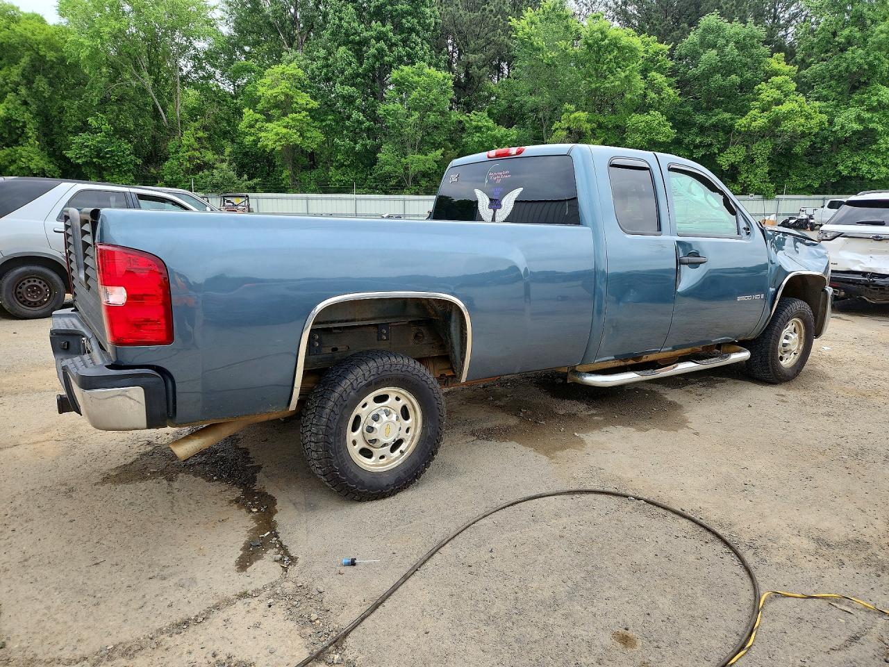 2007 Chevrolet Silverado C2500 Heavy Duty - Image 3