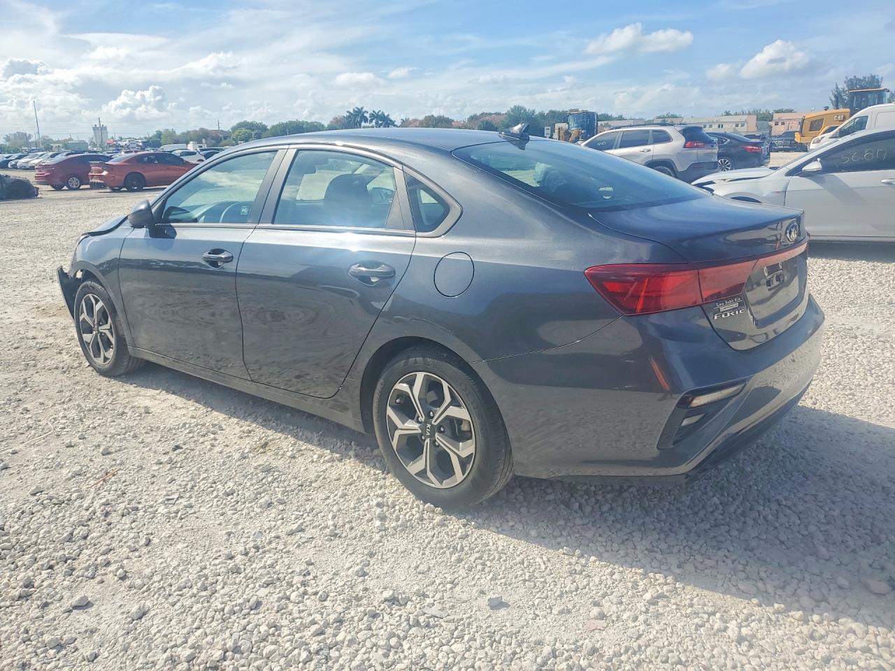 2020 Kia Forte Lxs - Фото 2