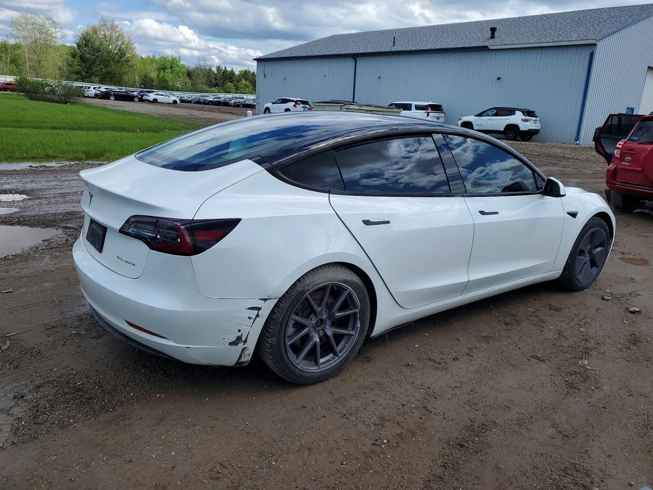2022 Tesla Model 3 - Фото 3