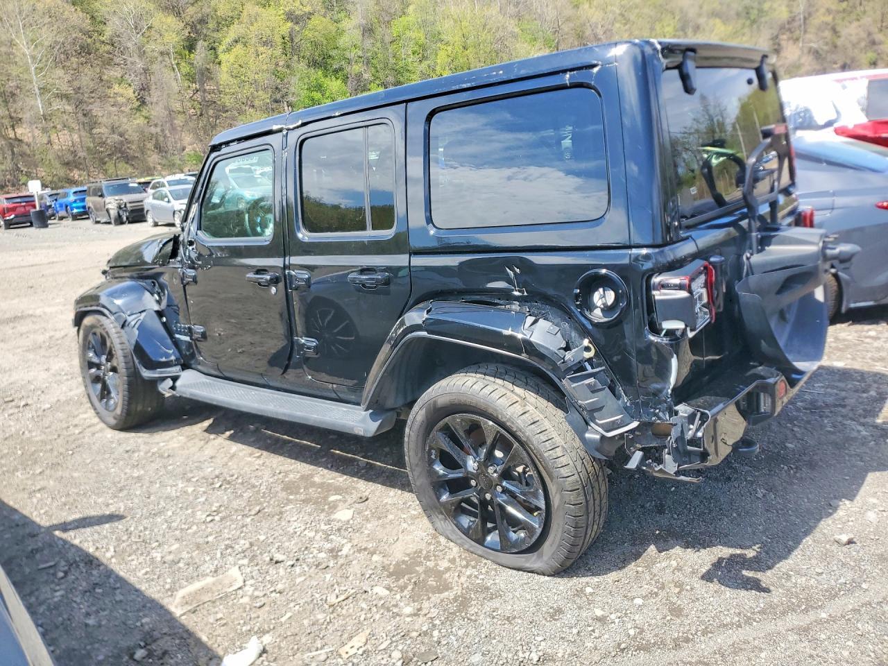 2022 Jeep Wrangler Unlimited Sahara - Фото 2