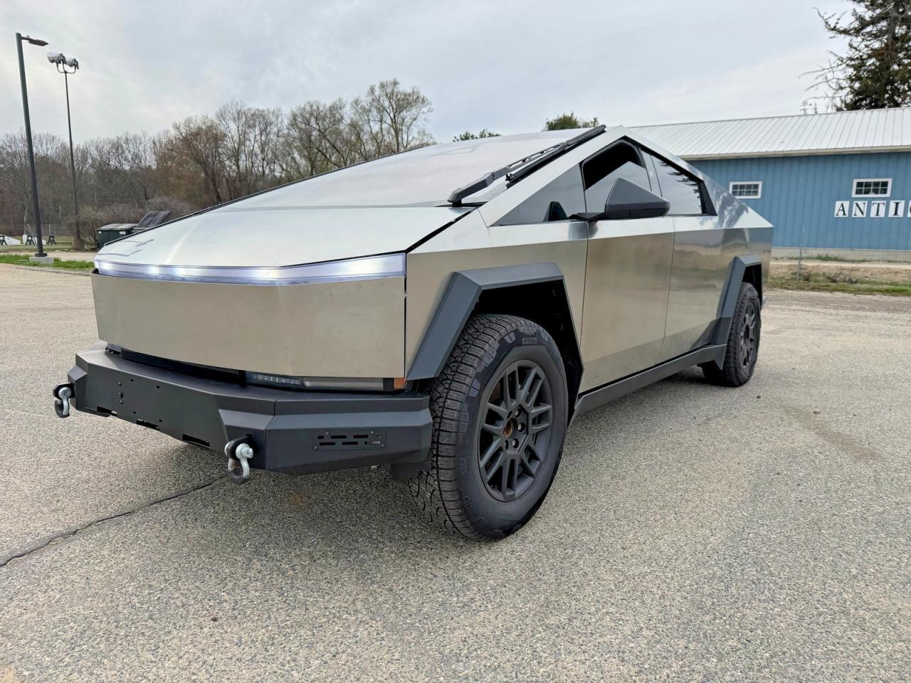 2024 Tesla Cybertruck - Фото 2